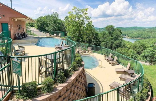 Indian Point Condo | L9 Penthouse Condo with a view! Near SDC!
