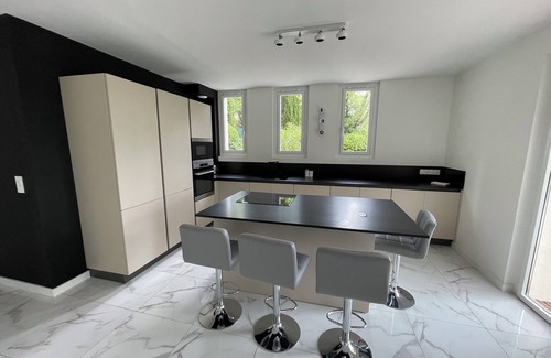 Montferrier-sur-Lez Villa | La Calade: Villa in the shade of oak trees