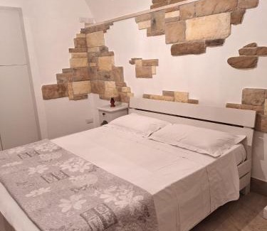 Piazza-Tralia-Pendolo Apartment | La Cantina di Alba & Tramonto