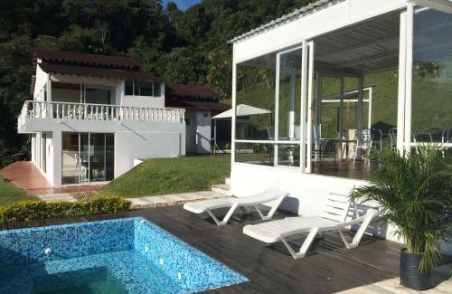 La Vega House | La Casa de la Montaña