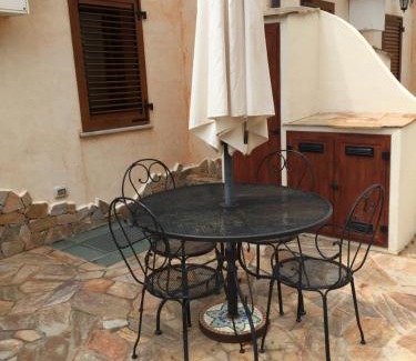 Chia House | La Casa sulla collina "Baccu e Idda"