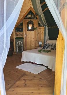 Servas Bed & Breakfast | La Chaumière magique des Elfes et son escape game