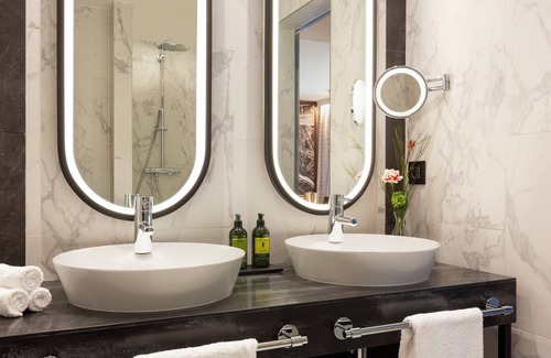 Chaillot Hotel | La Clef Tour Eiffel Paris by The Crest Collection