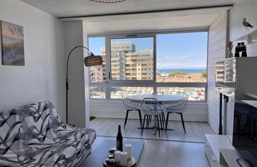 Courseulles-sur-Mer Apartment | La Coquille - Coquet T2 à 200m Juno Beach & Plage