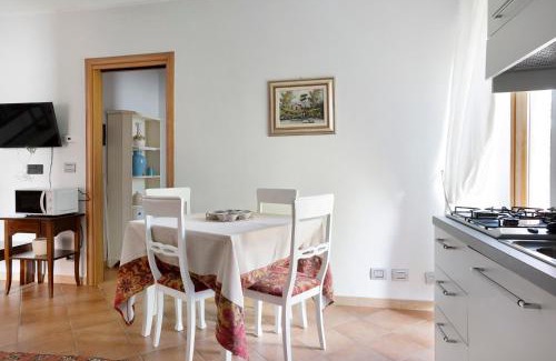 Cerretto Langhe Apartment | La Corte di Langa alloggio Rubino