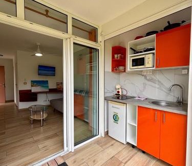 Grand-Bourg Apartment | La Gaëline - Wifi, Accès Piscine & Plage