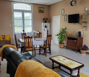 Gourdon Apartment | la gare st clair