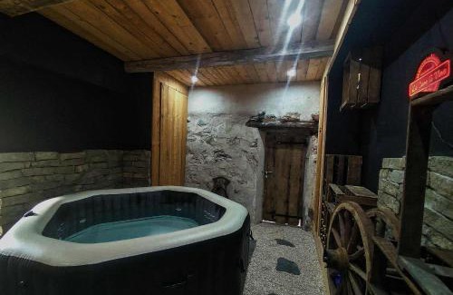 Lathuile Apartment | LA GRANGE SAVOYARDE-Spa-Piscine-Proche lac-Charme-Détente- 3 Etoiles