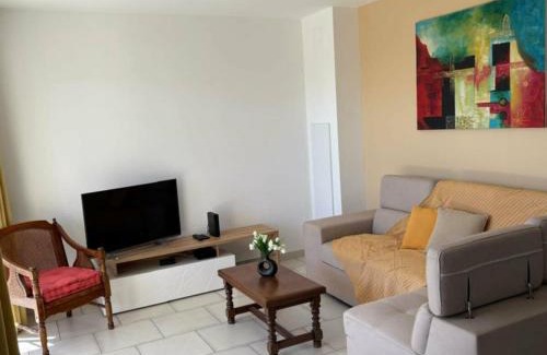 Sainte-Clotilde Apartment | LA MAISON COSY, F3 Moderne, Lumineux & Fonctionnel - 10 mn de L'aéroport Roland Garros