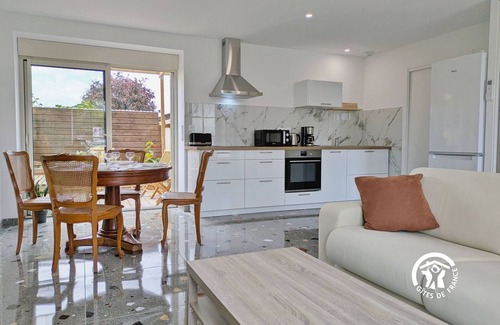 Louverne Apartment | La Maison du Bourg Cottage with Terrace and Parking, 4 People in Louverné