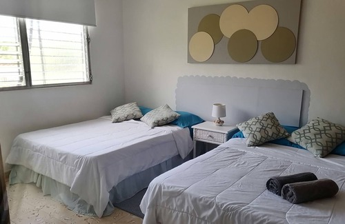 El Farallon del Chiru House | La Perla de Farallon Bed and Breakfast