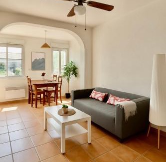 Palavas-les-Flots Apartment | La Plage - 2 Apparts Clim WiFi, Familles & Amis