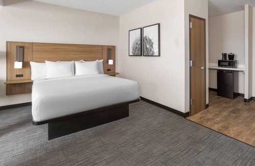 Maryvale Hotel | La Quinta Inn & Suites by Wyndham Phoenix West/Glendale