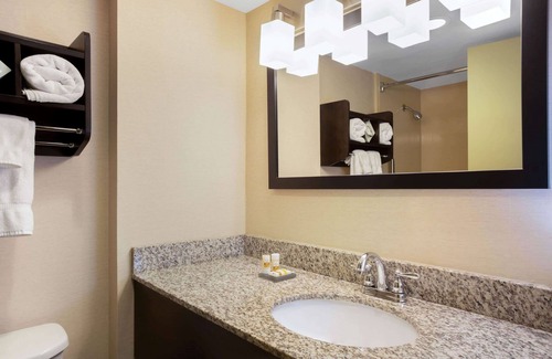Metro Center Hotel | La Quinta Inn & Suites by Wyndham Springfield MA
