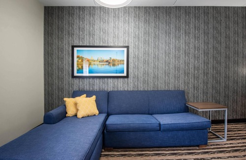 Amherst Hotel | La Quinta Inn & Suites by Wyndham Buffalo Amherst