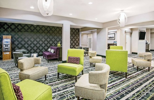 Spring Hotel | La Quinta Inn & Suites by Wyndham The Woodlands/Spring