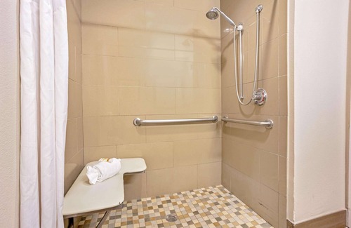 Spring Hotel | La Quinta Inn & Suites by Wyndham The Woodlands/Spring