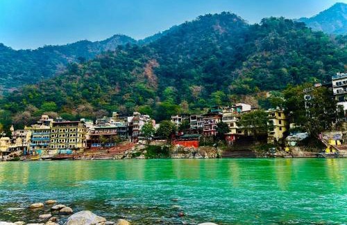 Tapovan Hotel | LA Riqueza Pride Inn # Close to Lakshman Jhula & Ganga Ghat # Rooftop Swimming Pool with Mountain View # Free Parking