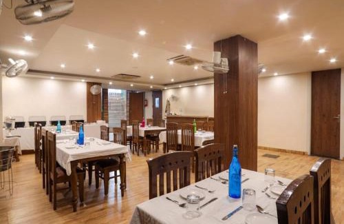 Tapovan Hotel | LA Riqueza Pride Inn # Close to Lakshman Jhula & Ganga Ghat # Rooftop Swimming Pool with Mountain View # Free Parking