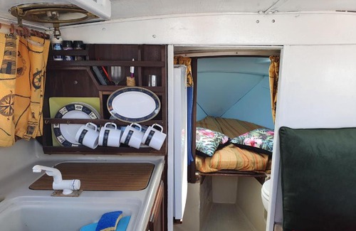 French Atlantic Coast Boat Rental | La Rochelle voilier hotel à quai centre ville vieux port