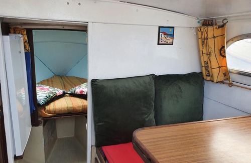 French Atlantic Coast Boat Rental | La Rochelle voilier hotel à quai centre ville vieux port