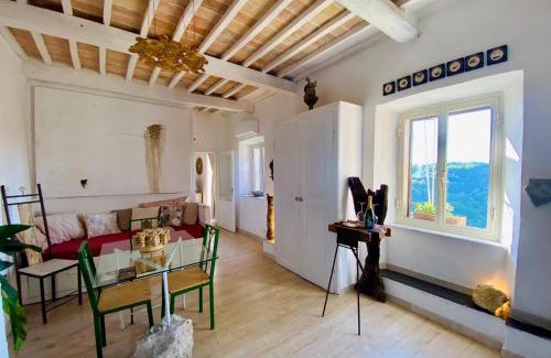 Pitigliano Apartment | La Sorpresa sul Bastione with panoramic balcony