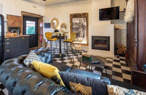 Corcubion Apartment | La Suite Años 20 Bañera, chimenea y terraza