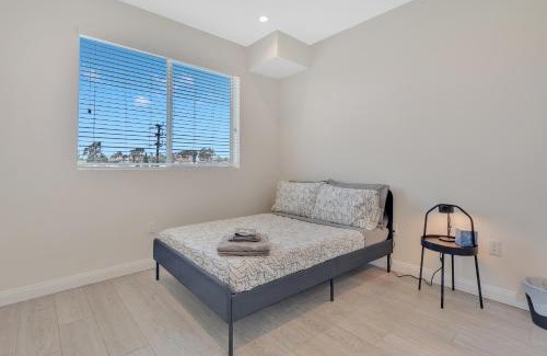 Los Angeles Apartment | Ladera Condos - 3 Bed Condo With Rooftop Grill & Air Hockey!