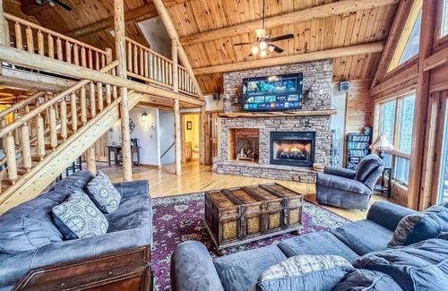Swanton House | Lake Access Dock Hot Tub Fire Pit Game Room More