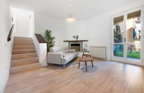 Civenna Apartment | Lake And Mountain