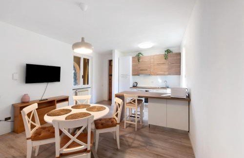 Civenna Apartment | Lake And Mountain