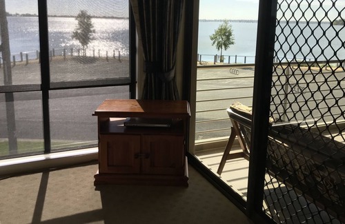 Yarrawonga House | Lake Breeze Yarrawonga overlooking Lake Mulwala