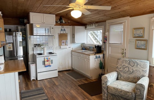 Colchester Cottage | Lake Champlain lakefront cottages with beautiful mountain views.