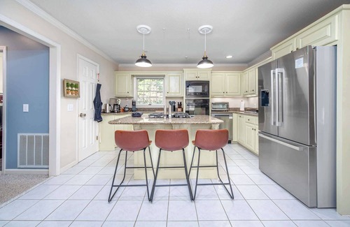 Hillsborough House | Lake Days Getaway Sum