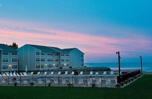 Port Clinton Condo | Lake Erie Waterfront Condo with Pool and Beach - Welcome to Our Nest