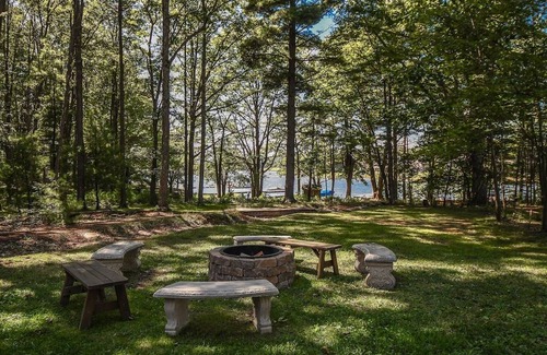 Waterfront Greens House | Lake Front Home with Lots of Community Amenities