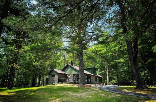 Tafton Cabin | Lake House Cabin with Dock Slip