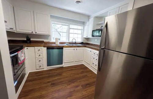 Scottsboro Cabin | Lake Lodge - 2 bed/2 bath Cabin