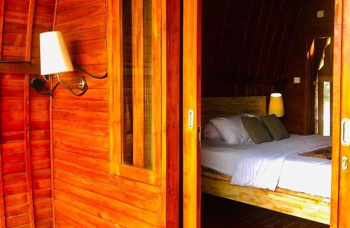 Kedisan Bed & Breakfast | Lake View Cottage and Restaurant