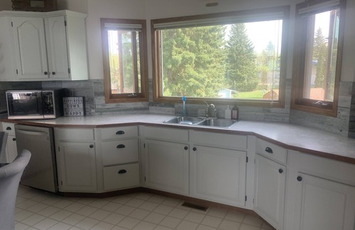 Division No. 8 House | Lake View Home at Wilson's Beach, Gull Lake, AB