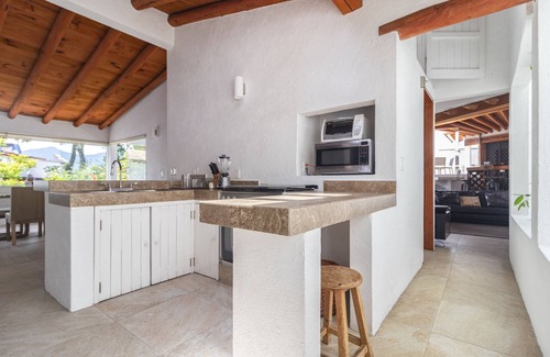 Centro House | Lake view house with private pool