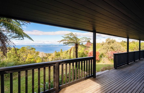 Pukawa House | Lake View Lodge - Taupo Holiday Home