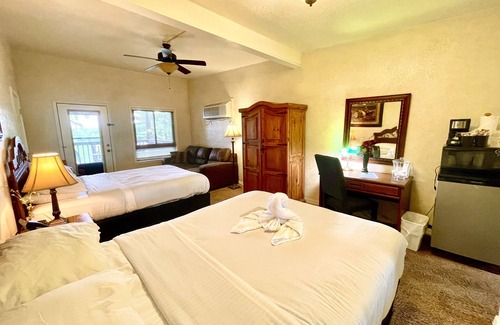 Mount Ida Apartment | Lake View Queen Guest Room With Two Queens, Sleeper Sofa And Patio Overlooking Lake Ouachita. 1 Bedroom Hotel Room by RedAwning