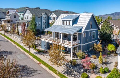 Chelan House | Lake & Vine Villa #15