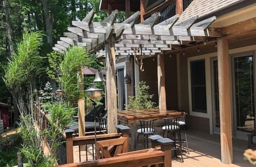 Greentown House | Lake Wallenpaupack Lakefront Home With 4 master bedrooms facing lake