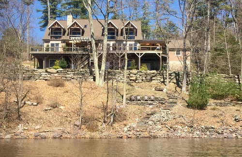 Greentown House | Lake Wallenpaupack Lakefront Home With 4 master bedrooms facing lake