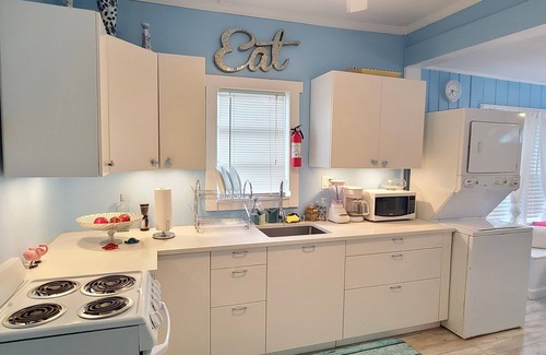 Lake Worth Cottage | Lake Worth Beach Paradise Cove Cottage - 2-1 Bedroom