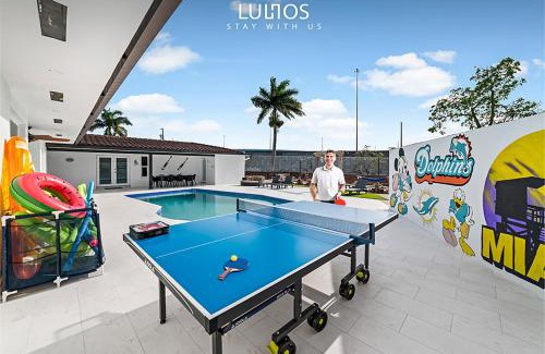 Miami Gardens House | Lakefront Mansion, 5min 2 Hard Rock Stadium, 30Gsts L65