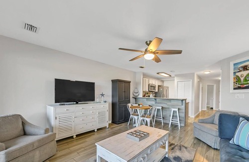 Miramar Beach Cottage | Lakefront 226 3 Bedroom Condo by Redawning