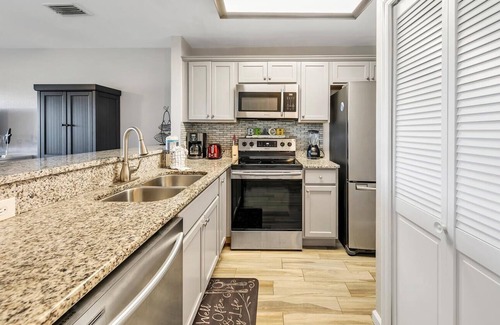 Miramar Beach Cottage | Lakefront 226 3 Bedroom Condo by Redawning